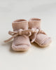 Hvid - booties - wollen baby sokjes - apricot